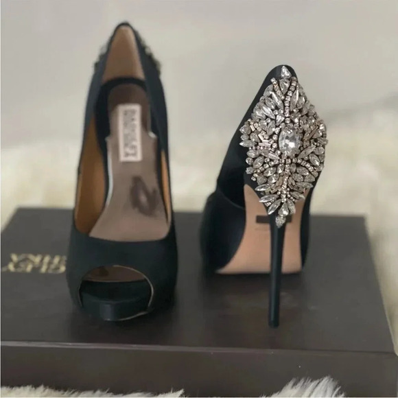 BADGLEY MISCHKA- WOMEN'S KIARA EMBELLISHED PEEP-TOE PUMP- BLACK…Size 5.5M - Picture 5 of 7